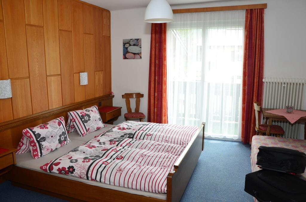 Haus Dachstein Schnitzer Hotel อีเบิน อิม พอนเกา ห้อง รูปภาพ