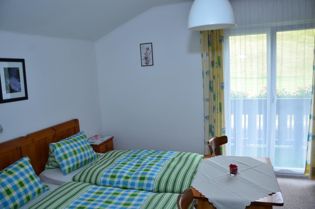 Haus Dachstein Schnitzer Hotel อีเบิน อิม พอนเกา ห้อง รูปภาพ