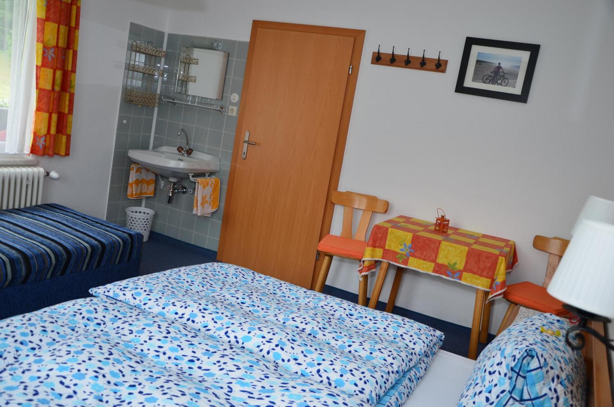 Haus Dachstein Schnitzer Hotel อีเบิน อิม พอนเกา ห้อง รูปภาพ