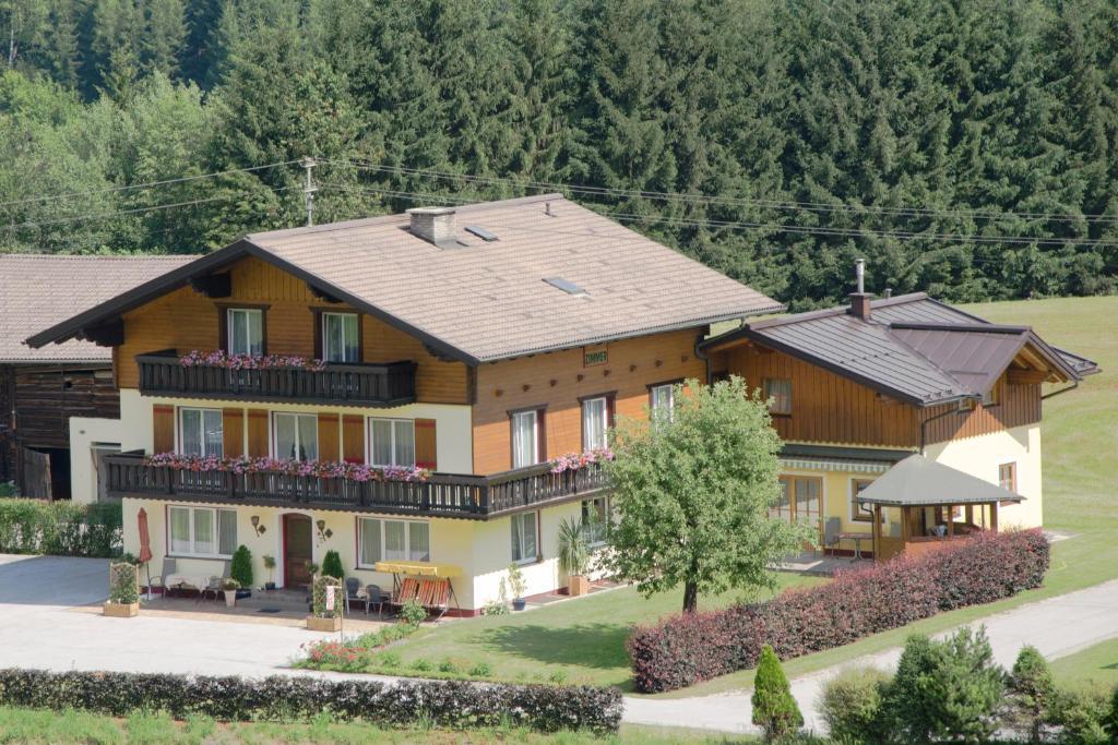 Haus Dachstein Schnitzer Hotel อีเบิน อิม พอนเกา ภายนอก รูปภาพ