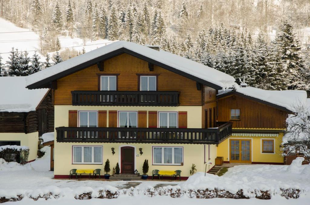 Haus Dachstein Schnitzer Hotel อีเบิน อิม พอนเกา ภายนอก รูปภาพ