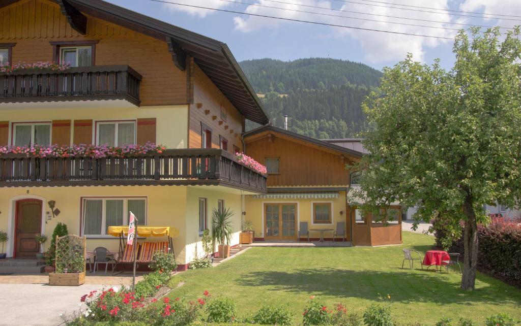 Haus Dachstein Schnitzer Hotel อีเบิน อิม พอนเกา ภายนอก รูปภาพ